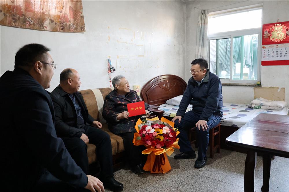 殷殷關(guān)懷 情暖新春！ 濟(jì)南產(chǎn)發(fā)集團(tuán)走訪慰問(wèn)離退休老干部